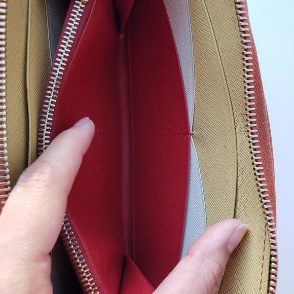 Authentic Prada Large Saffiano Leather Wallet - Picture 10 of 17